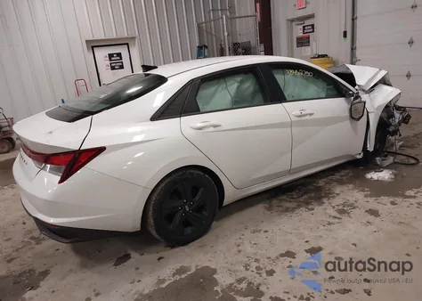2022 Hyundai Elantra Sel z USA, uszkodzony, nr VIN 5NPLS4AG7NH085455
